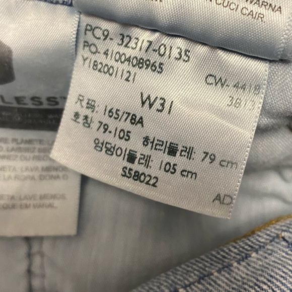 LEVI’S 501 Shorts Button Fly Denim Jean Medium Wash Blue Cut Off Retro Classic - Picture 3 of 6